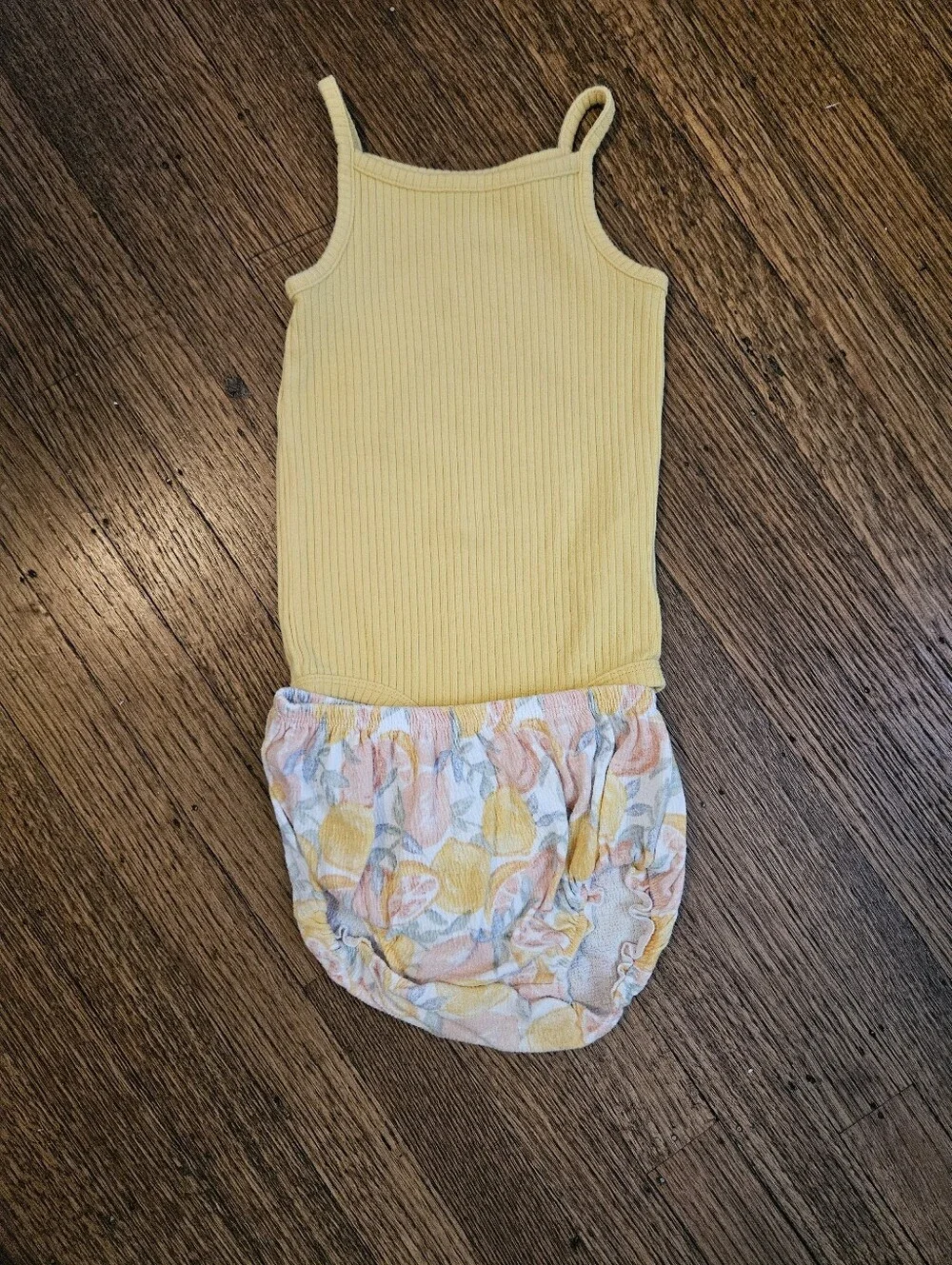 Carter’s 3pc Baby Girl Romper & Bloomer Bundle – Floral + Fruit Mix 24M - Picture 4 of 7